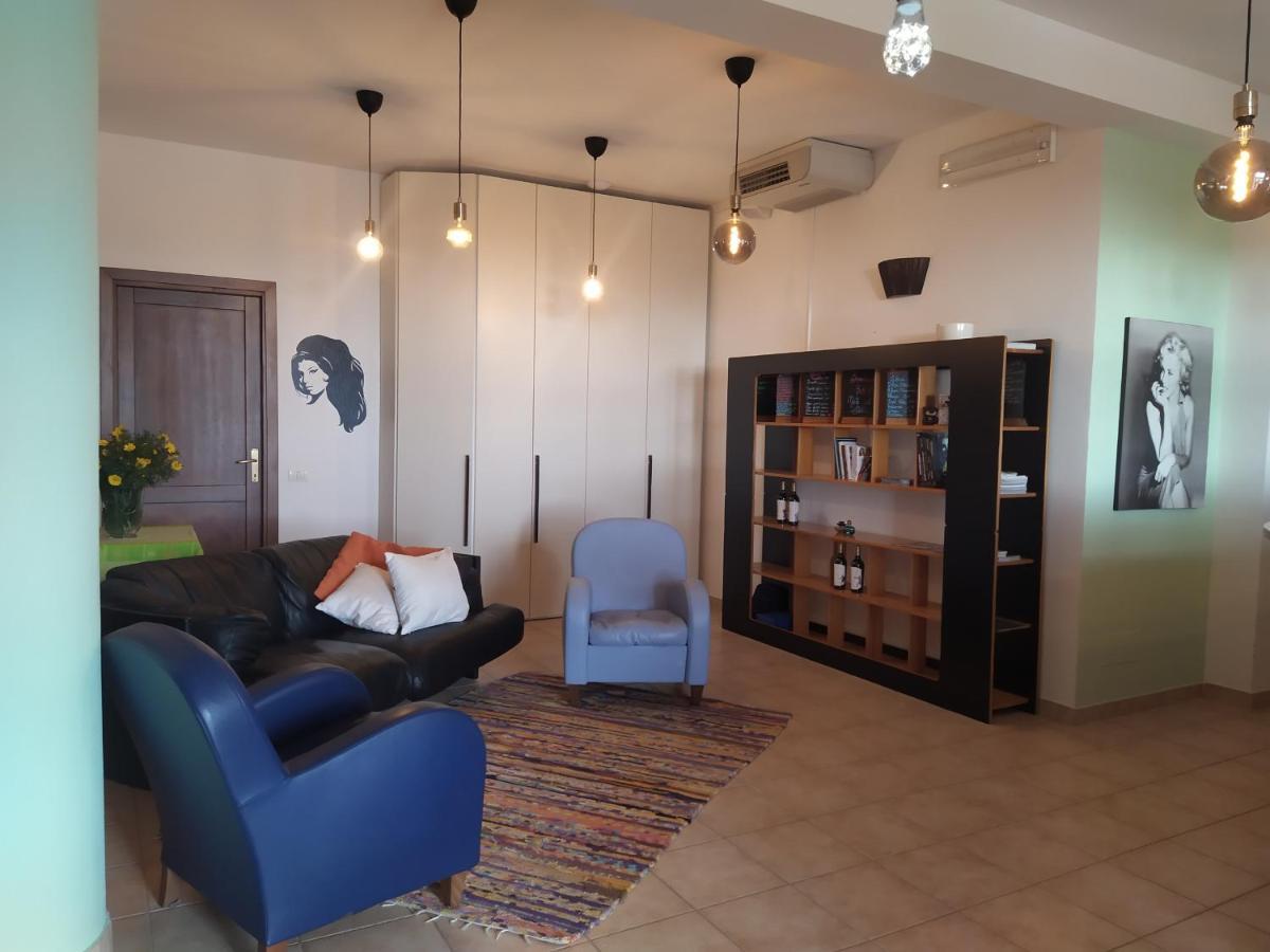 Marrubiu Resort Note Di Stelle 外观 照片